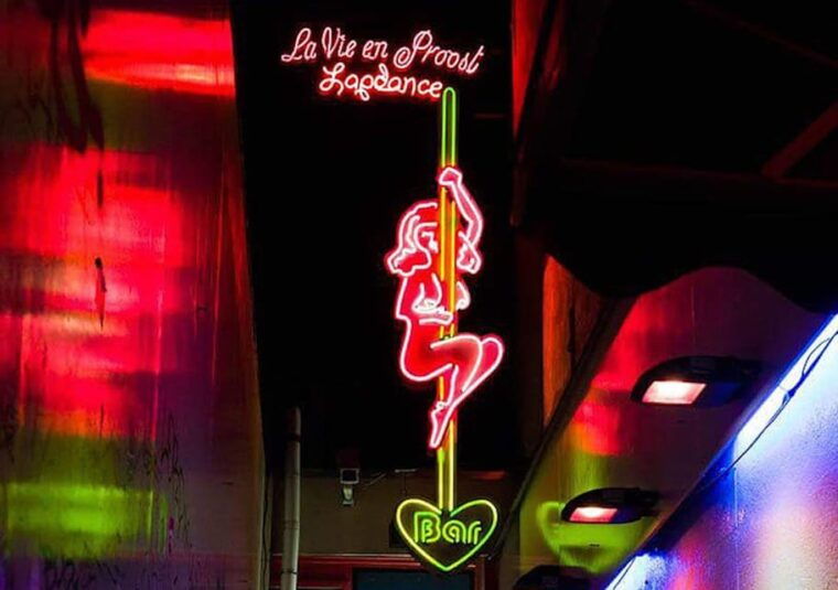 amsterdam-red-light-tour-exclusive-peep-show