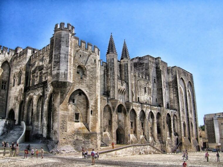 avignon-private-walking-tour-discover-history-heritage