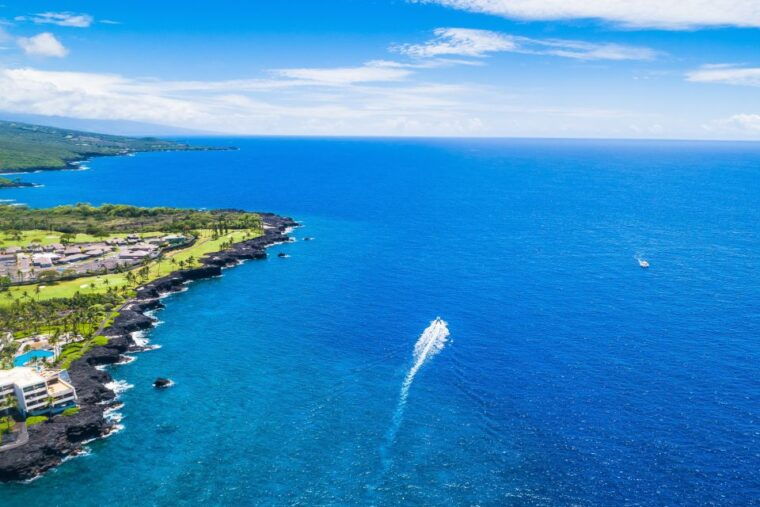 big-island-luxury-catamaran-trip-along-the-kona-coast