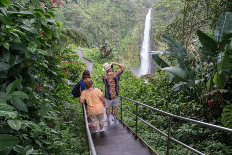 big-island-volcanoes-waterfalls-coffee-farm-day-trip
