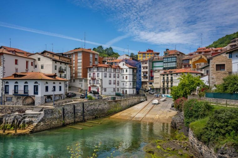 bilbao-gaztelugatxe-bermeo-mundaka-gernika-with-txakoli-wine
