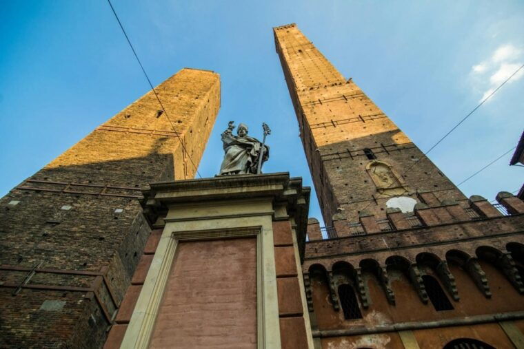 bologna-private-top-historical-sites-guided-walking-tour