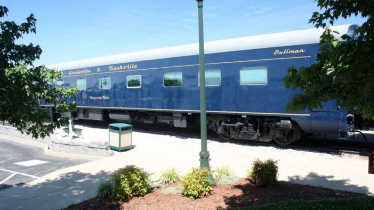 bowling-green-historic-railpark-train-museum-entry-tour