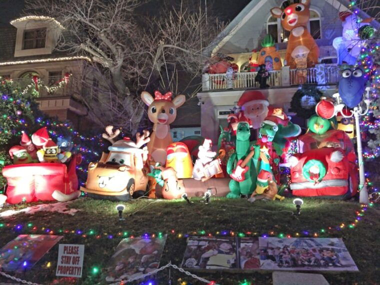 brooklyn-1-5-hour-dyker-heights-christmas-walking-tour