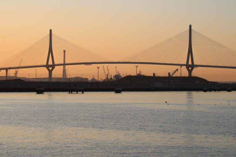 cadiz-exclusive-yacht-excursion-to-la-caleta-or-pepa-bridge