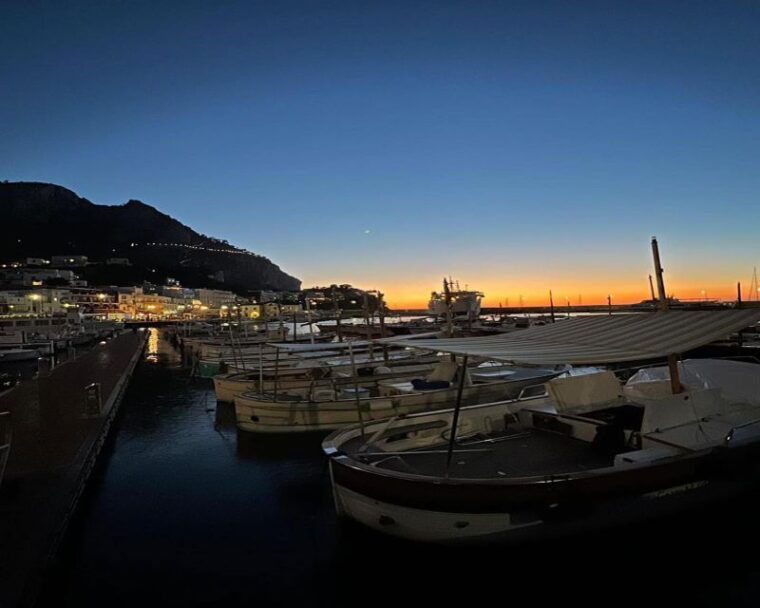 capri-private-guided-cruise-island-highlights-at-sunset