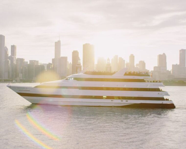 chicago-lake-michigan-gourmet-lunch-or-dinner-cruise
