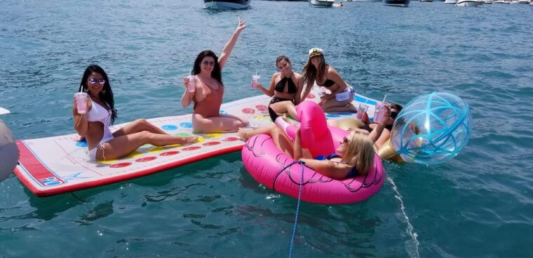 chicago-private-catamaran-sailing-for-up-to-12-people