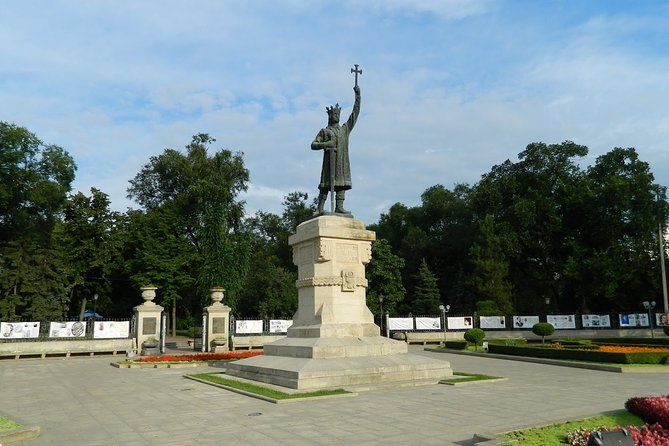 chisinau-half-day-private-tour-by-bike-with-local-guide
