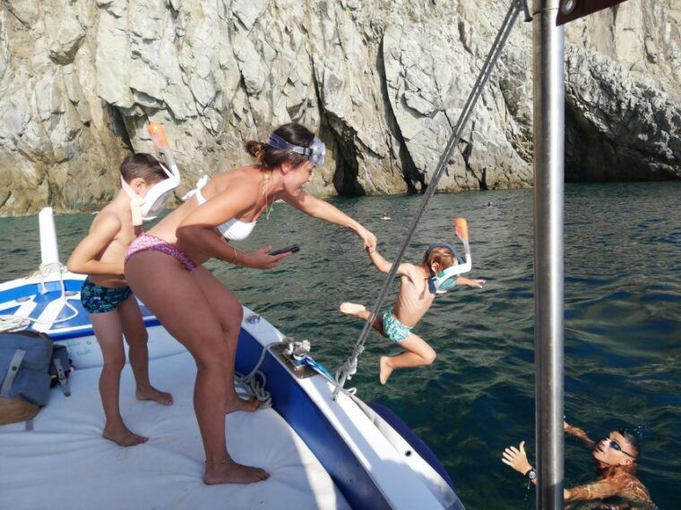 cinque-terre-afternoon-boat-tour-with-brunch-on-board