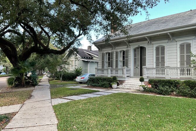city-tour-in-french-historic-districts