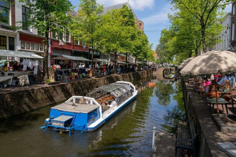 delft-canal-cruise-with-guided-commentary