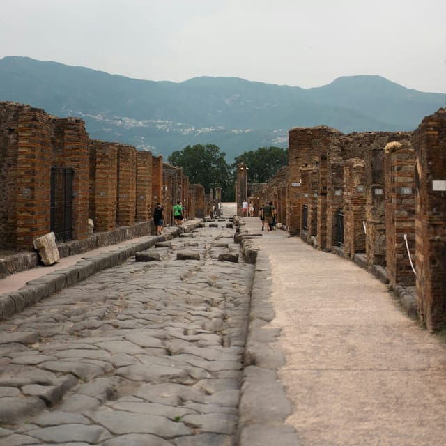 discover-pompeii-french-walking-tour-of-the-buried-city