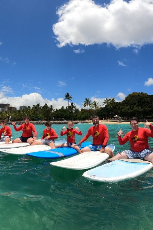 family-surfing-lesson-1-parent-1-child-under-13-others