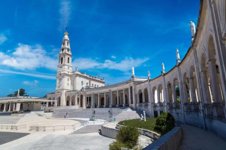 fatima-obidos-and-nazare-full-day-private-tour