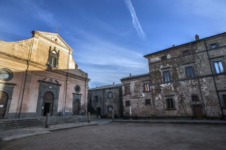 from-civitavecchia-the-dying-city-and-monster-park-tour-2
