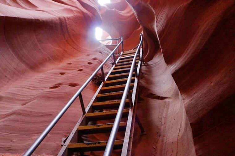 from-las-vegas-antelope-canyon-and-horseshoe-bend-day-trip-2