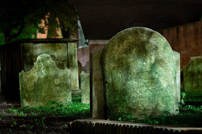 garden-district-celebrities-cemeteries-mansions-and-mysteries-walking-tour