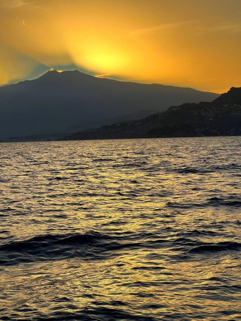 giardini-naxos-taormina-dolphin-watching-sunset-tour