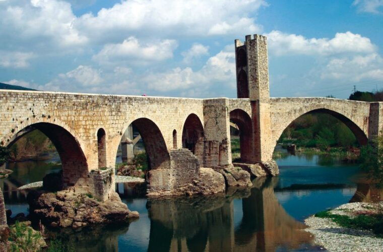girona-volcano-area-besalu-and-banyoles-lake-tour