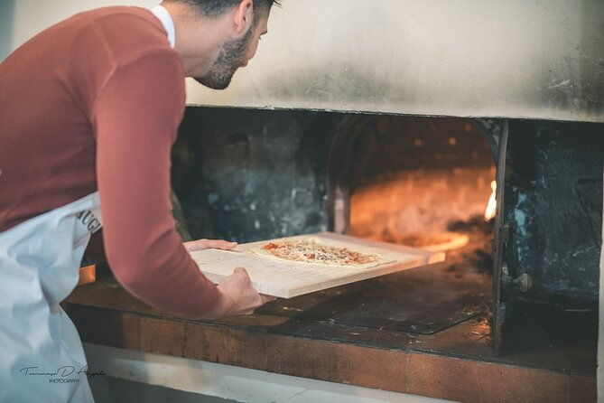 gourmet-pizza-workshop-and-wine-tasting
