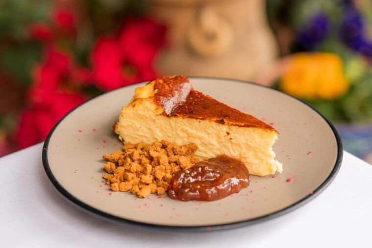 granada-flamenco-show-with-dinner-at-jardines-de-zoraya