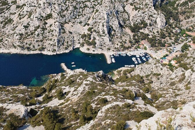 group-of-10-boat-cruise-on-marine-park-of-the-blue-coast-island
