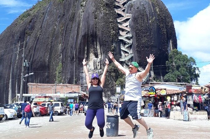 guatape-horseback-andes-paradise-with-el-penol-rock