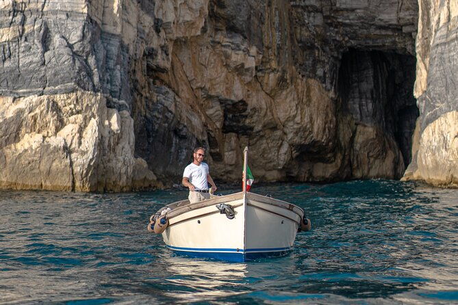 guided-boat-tour-of-the-gulf-of-poets