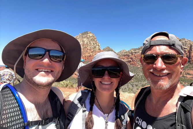 hike-and-heal-couples-relationship-in-sedona-healing-red-rocks
