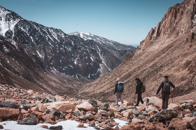 hiking-in-cajon-de-los-arenales-from-mendoza-or-uco-valley