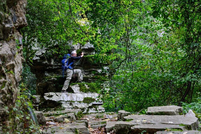 hiking-in-ridomo-gorge-with-picnic
