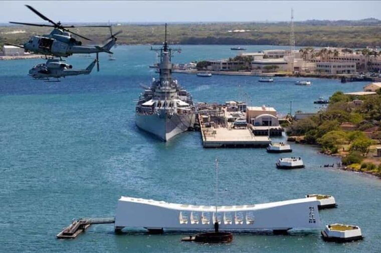 honolulu-pearl-harbor-uss-arizona-and-battleship-missouri