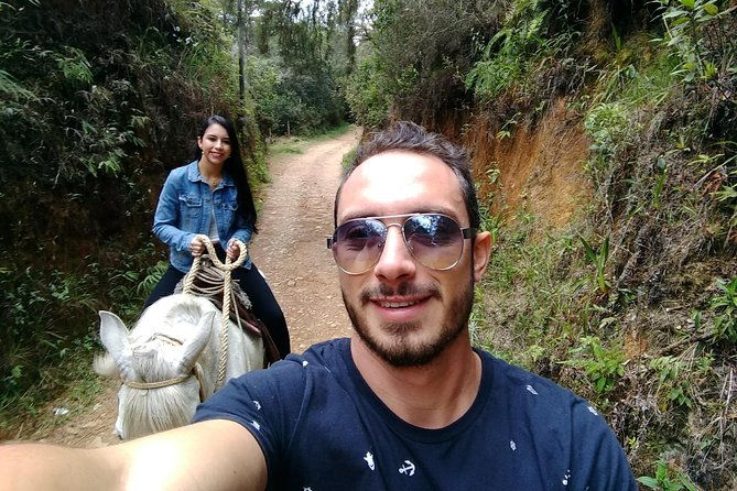 horseback-ride-around-medellins-beautiful-countryside