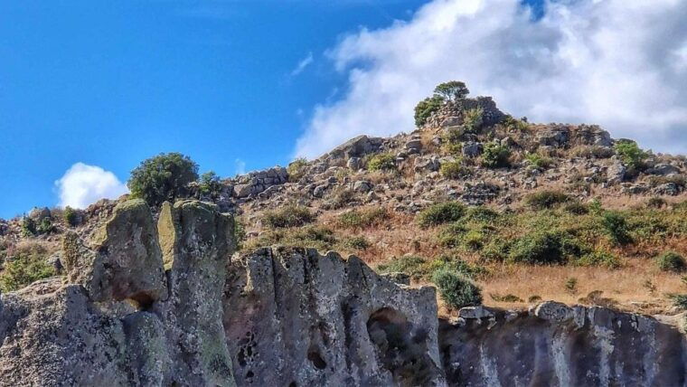 ittiri-hiking-on-the-ridges-of-mount-torru
