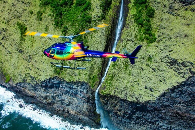 kailua-kona-kohala-volcanoes-and-waterfall-helicopter-tour