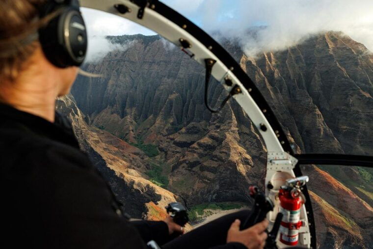 kauai-hughes-500-4-passenger-doors-off-helicopter-flight
