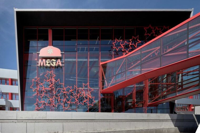 la-coruna-guided-tour-at-mega-star-galicia-world