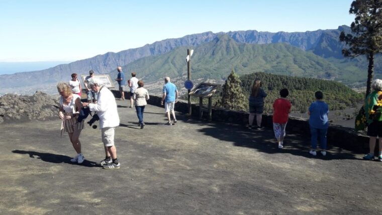 la-palma-san-antonio-and-teneguia-volcanos-tour-by-4x4-bus