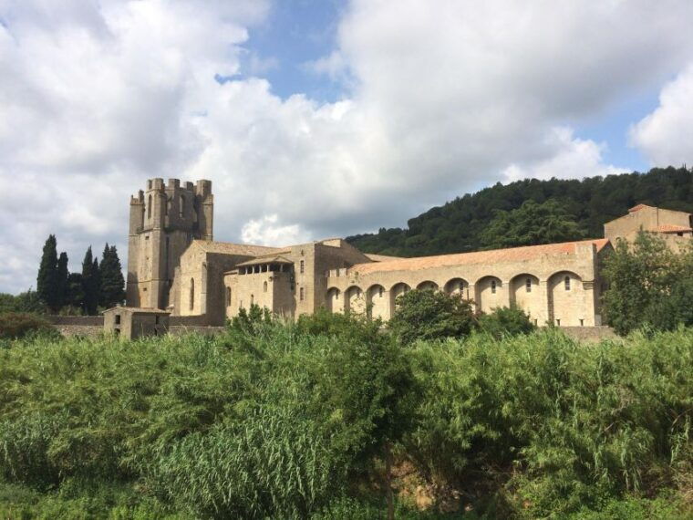lagrasse-village-fontfroide-abbey-cathar-country