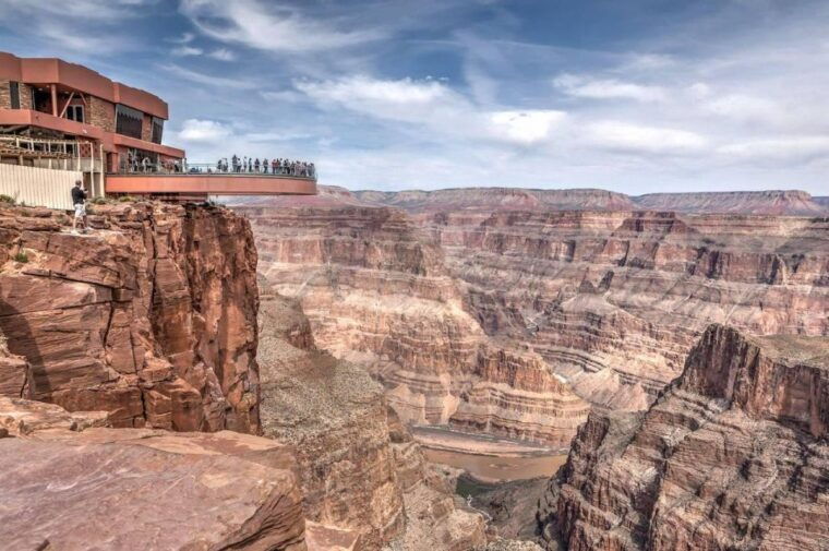 las-vegas-grand-canyon-flight-with-optional-skywalk-entry