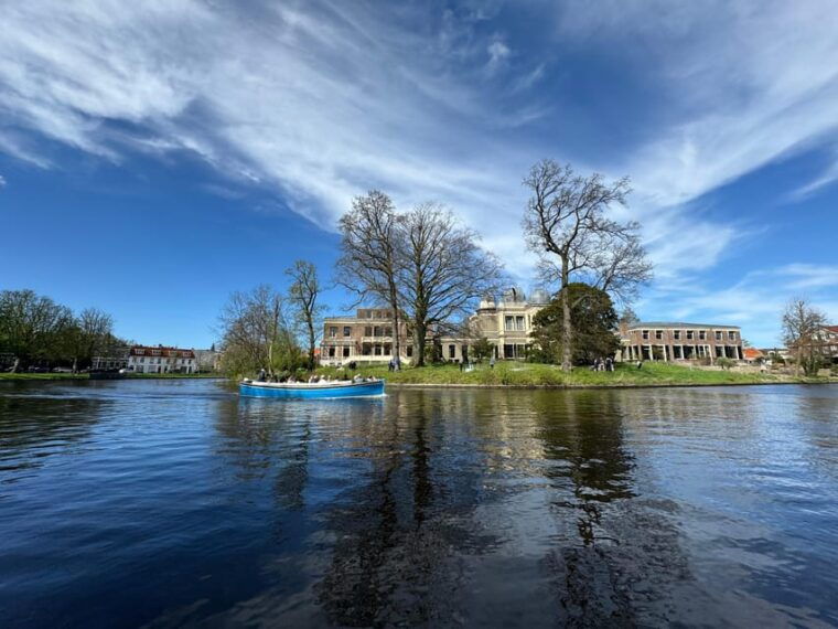 leiden-cruise-through-the-historic-city-center-with-guide