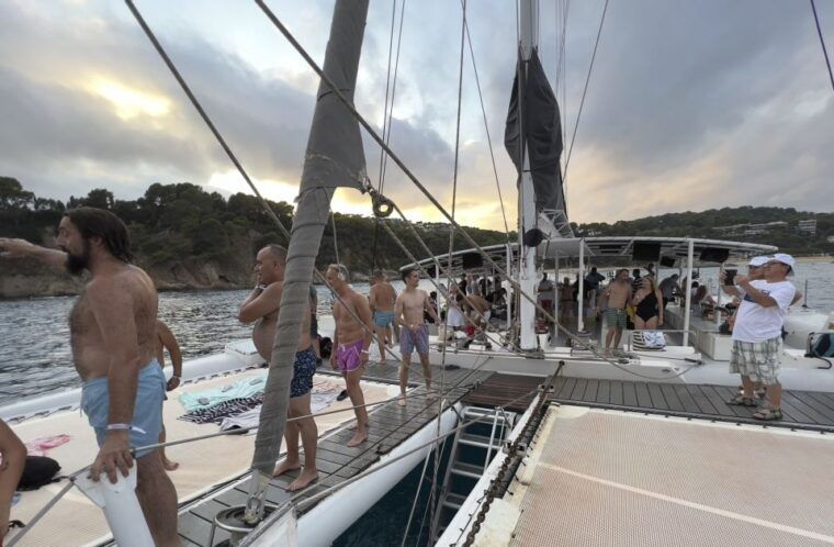 lloret-de-mar-sunset-catamaran-cruise-with-dj-and-drinks