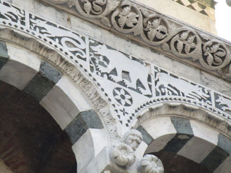 lucca-guided-city-by-night-walking-tour