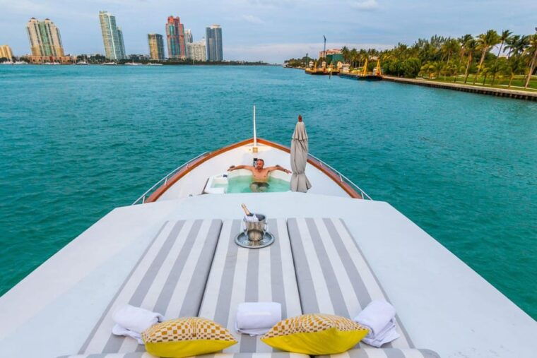 luxurious-private-yacht-trilogy
