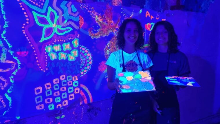 lyon-tarot-reading-and-neon-painting-workshop