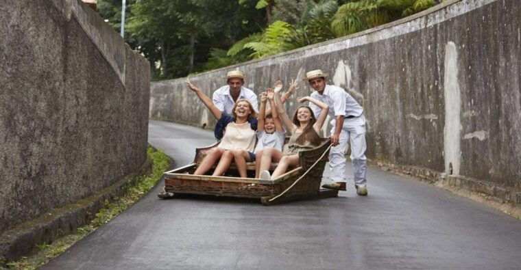 madeira-monte-sightseeing-tour-toboggan-sled-ride