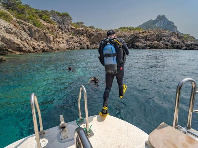 mallorca-scuba-diving-a-dive-from-the-boat-for-certified-divers