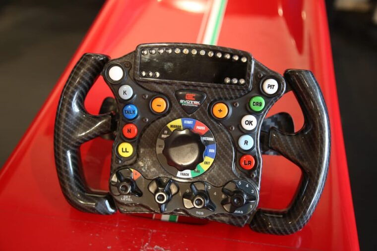 maranello-ferrari-museum-entrance-and-professional-f1-simulator