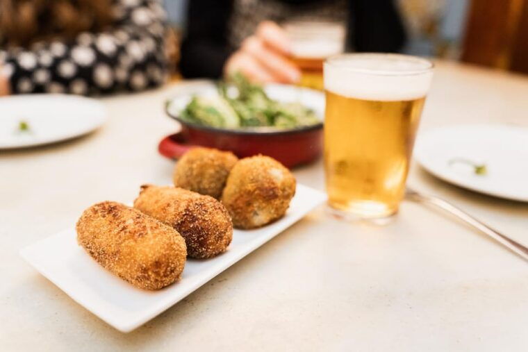 marbella-food-tour-with-tapas-drinks-with-a-local